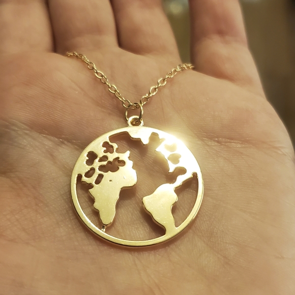 NWOT Gold Globe Map Necklace - Picture 10 of 16